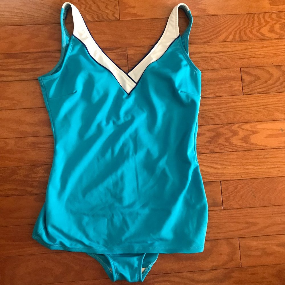 EEB: BLUE/TURQUOISE ONE PIECE SWIMSUIT WITH WHITE TRIM AT NECKLINE SIZE 16W